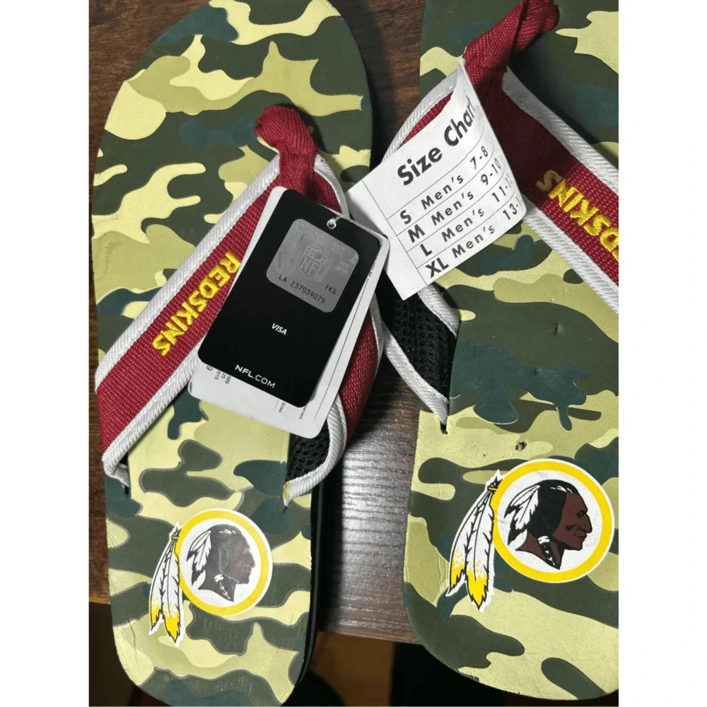 NWT Washington Redskins NFL Camo Flip Flop Sandals Sz M